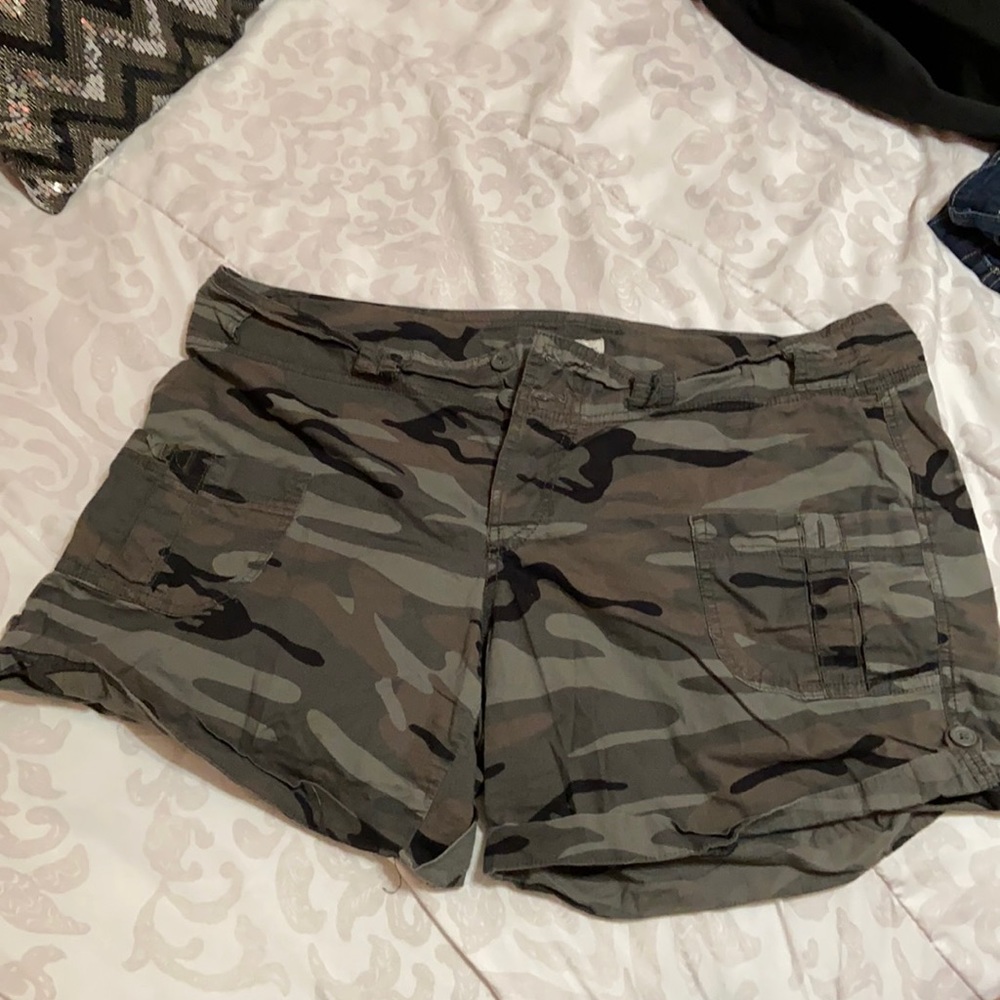 This are some comfy cute camo shorts